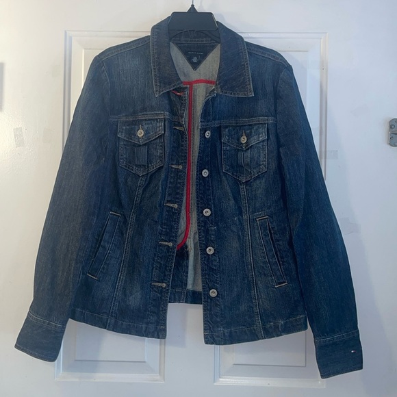 Tommy Hilfiger - Picture 2 of 8